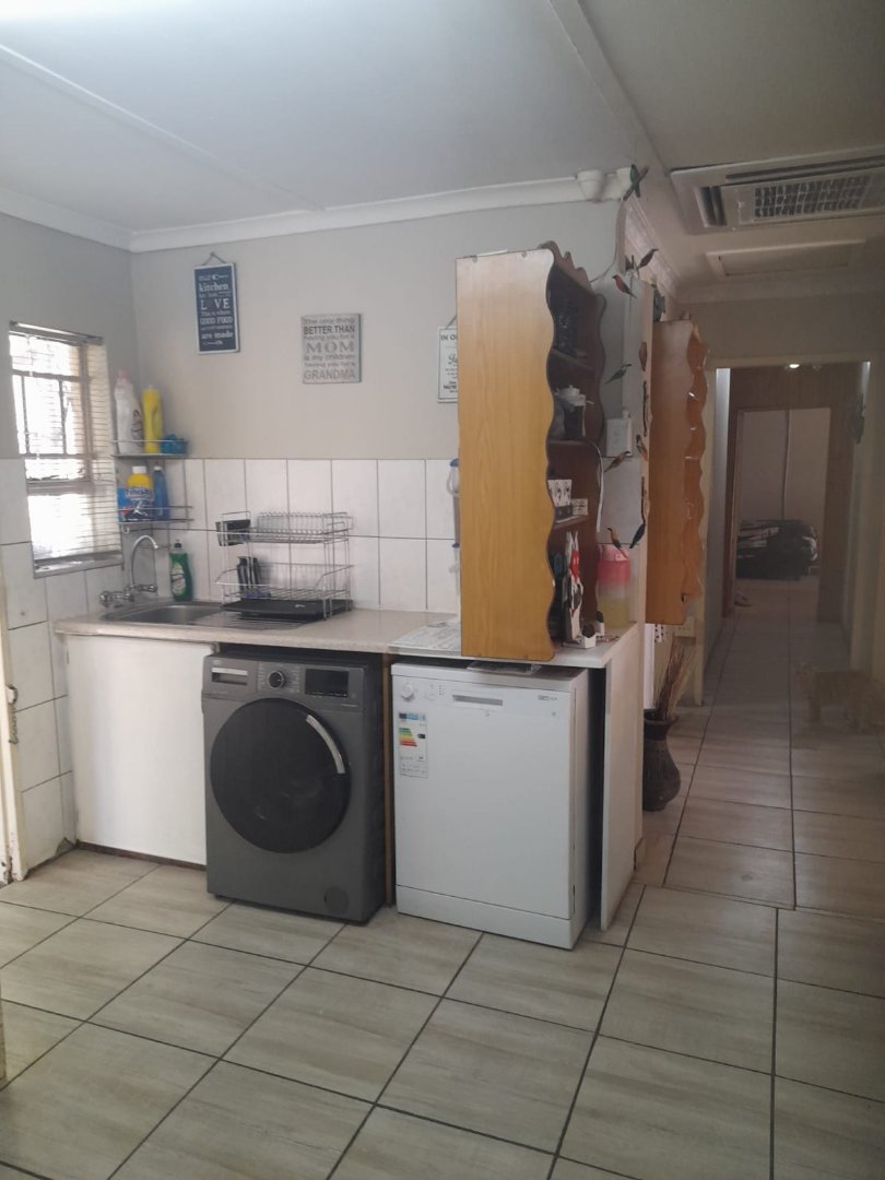 6 Bedroom Property for Sale in Uitsig Free State